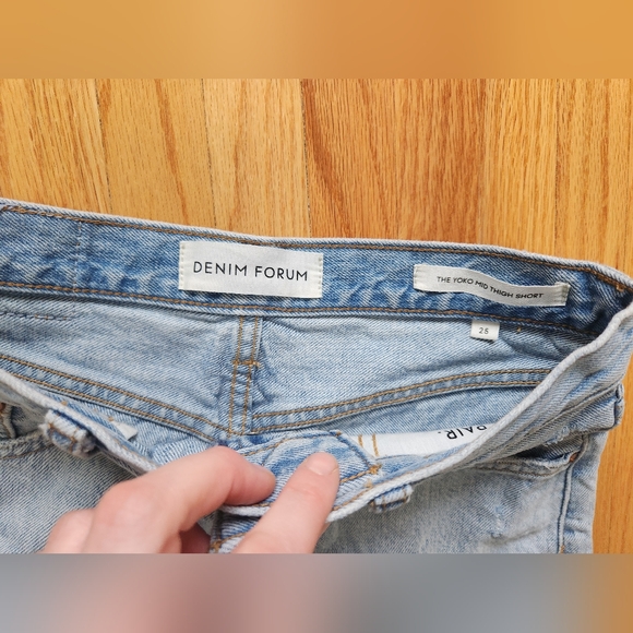 Aritzia Denim Forum Yoko Mid Thigh Short size 25 - Picture 4 of 6